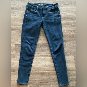 American Eagle Outfitters / Super Stretch Skinny Jeans / Size 6